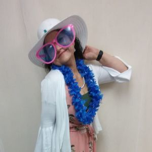 Meet your Posher, Mia maria